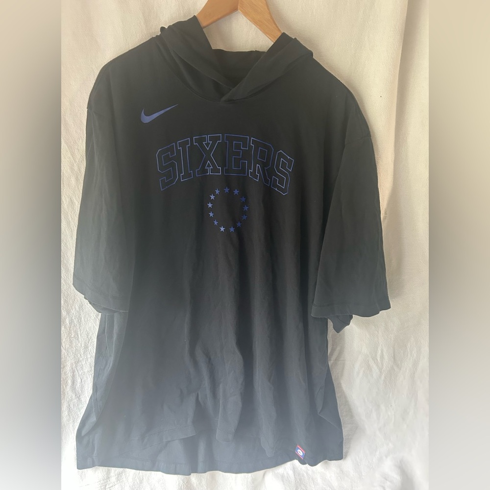Nike Black and Blue Sixers Men's 3XL Hooded Tee - NBA The Nike Tee